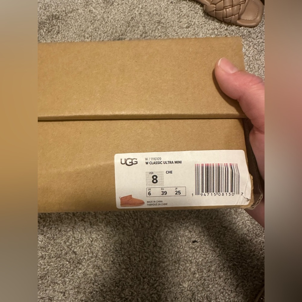 Ugg classic ultra mini women’s size 8 chestnut